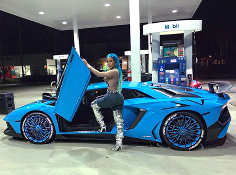 Keyshia Ka’Oir Shows off The Blue Lamborghini Gucci Mane Just Got For ...