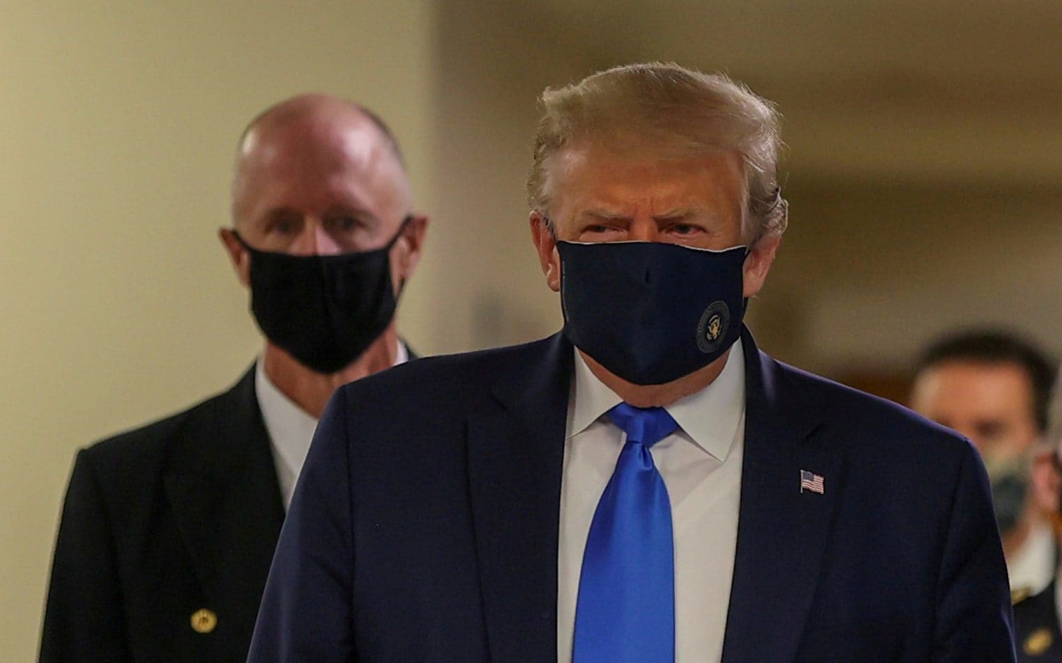 Donald Trump wears Face Mask