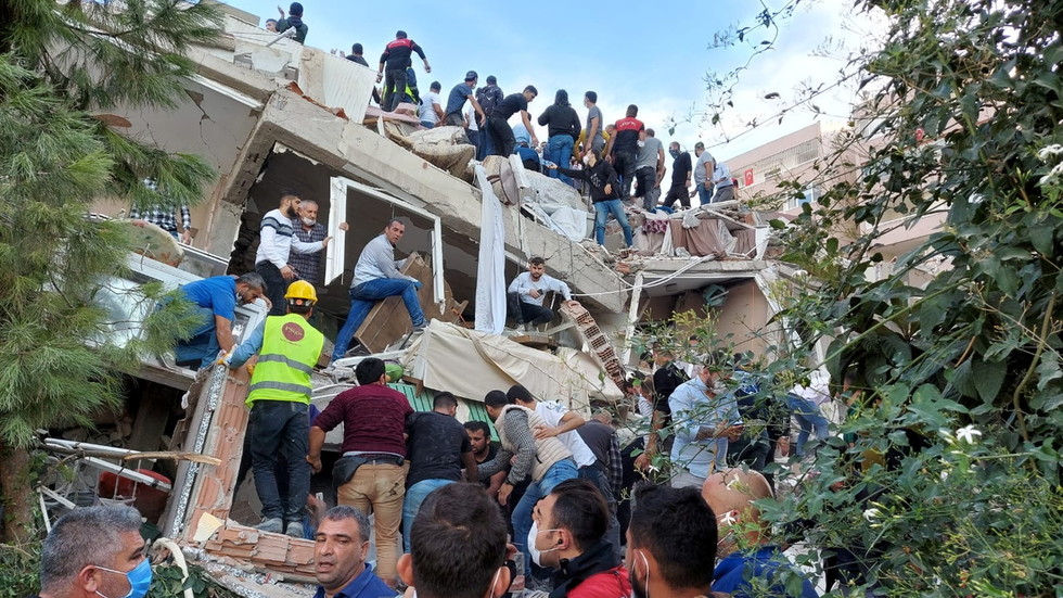 6 killed 202 injured in Quake in Izmir Aegean Turkey