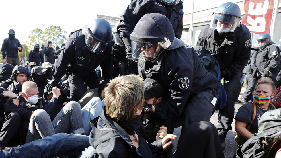 Watch German Police Clash with Anti-fascists