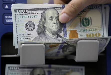 Dollar Holds Near Multi-Month High on U.S Growth Bets